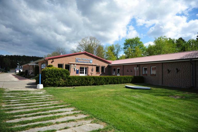 ホテルGasthaus Zum Seestern Ravensbruck エクステリア 写真